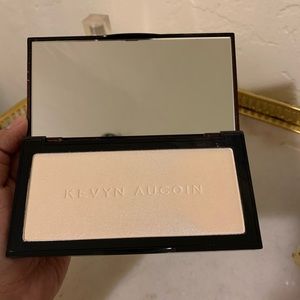 KEVIN AUCOIN “THE NEO-SETTING POWDER”